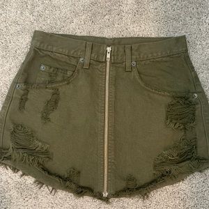 Ripped, army green carmar zipper skirt